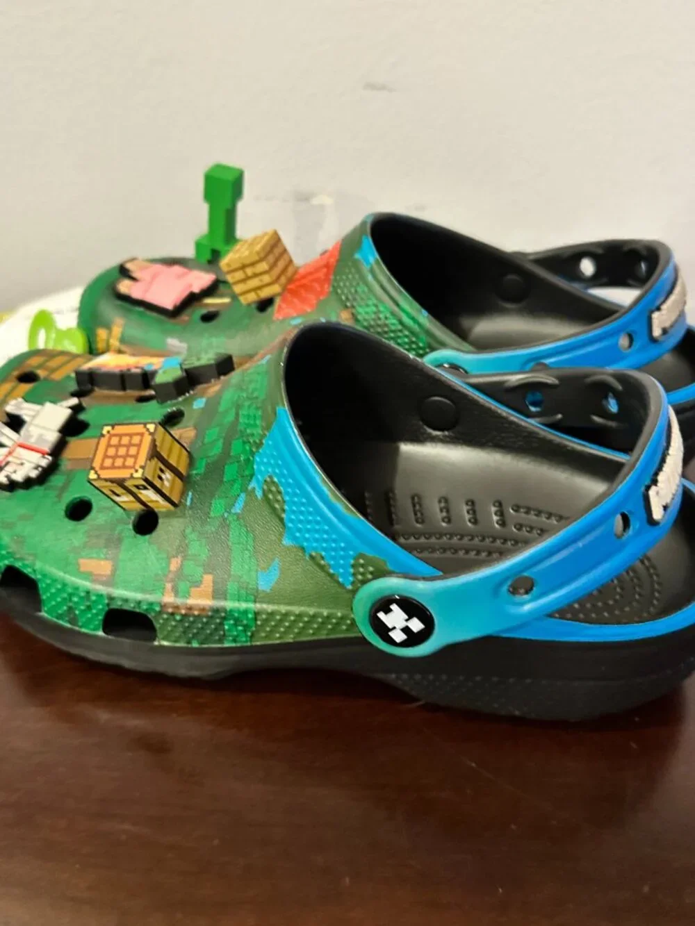 New Crocs Kids Minecraft Classic Clog Multi Size J3 Casual Sandals 210830-90H